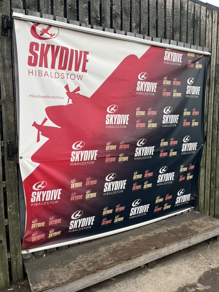 Kellarooo's tweet image. Another great trip to Skydive Hibaldstow today. Cloud stopped a lot of the day’s jumping but great to see some familiar faces!