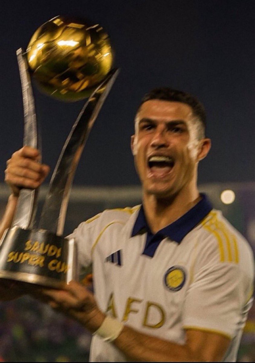 الرياض ابها ابوظبي لندن هونغ كونغ
تغير المكان و المجلود واحد . 

المهم وش قلت لكم امس اذا مافاز الاهلي 
اقلب حسابي نصراوي وتشبيح لهم . 
المشكله النصراويين مصورين التغريده 
ومرسلينها خاص عليا 😂😂

مافيه سوبر البطل الاهلي

 #النصر_الاهلي