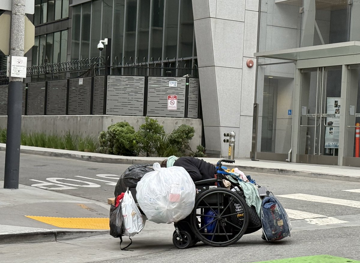 citizenj17's tweet photo. Outside San Francisco’s Water Department building. Saturday morning. August 23, 2025. (btw: there is a human being in that chair)
#Travel #OnlyInSF #RestoreSF https://t.co/MpQQ8vsGJN