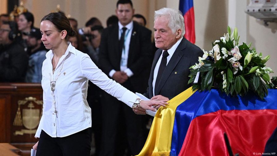 🟡#HechosDigital | El Centro Democrático (CD) confirma cambio en su aspirante presidencial: Miguel Uribe Londoño reemplazará a su hijo, Miguel Uribe Turbay, como precandidato para las elecciones de 2026 en Colombia🇨🇴.

Foto: cortesía.

#MiguelUribeTurbay