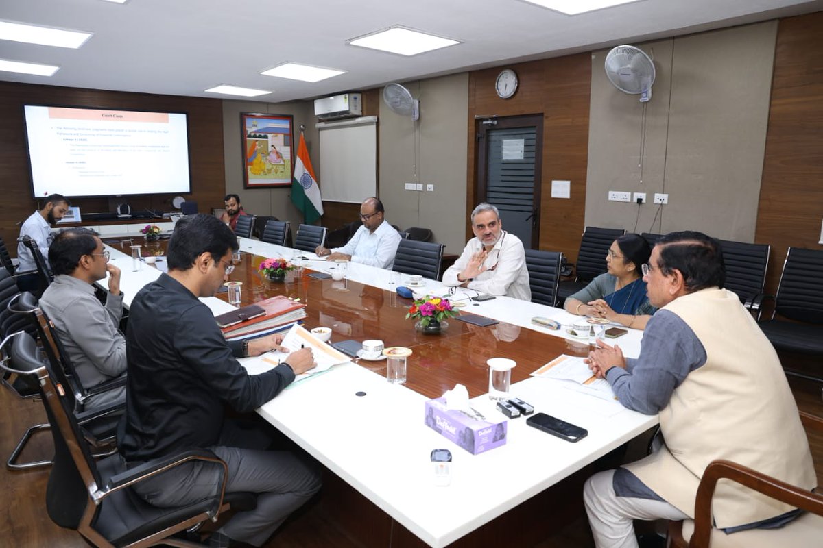 Reviewed the Consumer Protection Rules 2020 and discussed the changes that are required to ensure that the vacancies in the various State &amp; District Consumer Commissions are reduced. Department officials along with Secretary DoCA were present. 

ಗ್ರಾಹಕರ ಸಂರಕ್ಷಣಾ 2020 ರ ನಿಯಮಗಳನ್ನು
