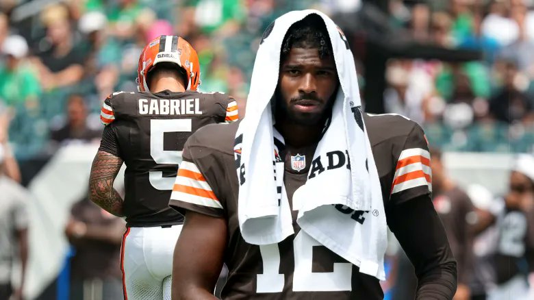 JosinaAnderson's tweet photo. I'm not sure why the #Browns have QB Snoop Huntley in there right now with the 900 quarterbacks on the roster. 

Unless Shedeur Sanders' oblique is bothering him to the point of not playing, he should've had the 2-minute situation to see what he could do with it---despite the protection woes since he entered the game as the 3rd quarterback today. 

Oh, and there was no need to see Joe Flacco play today and take up valuable evaluation reps. #Browns