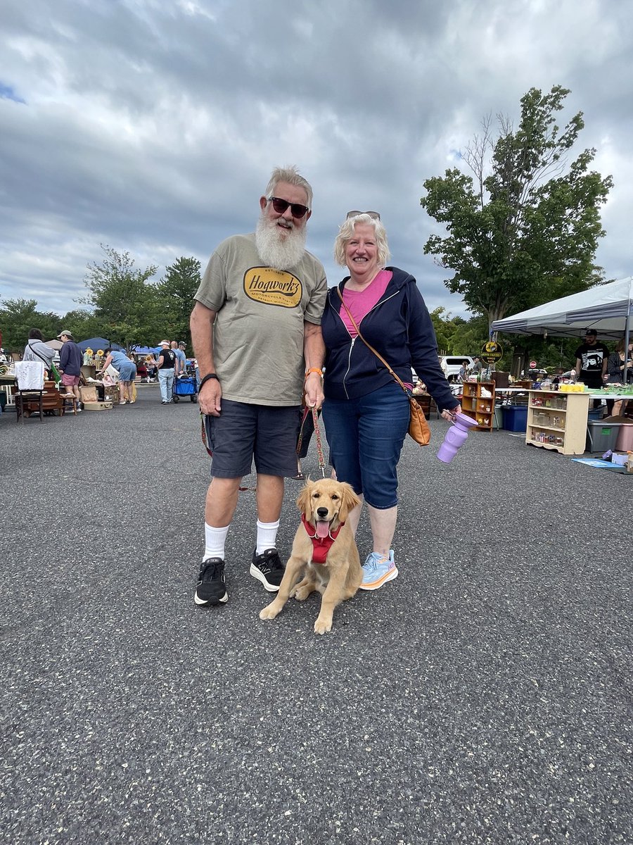 OutletGburg's tweet photo. Happiness is shopping with your best friend 🐾

#gettysburgoutlets #gettysburg #petfriendly #dogs #outlets #outletshopping #shopping https://t.co/HmLAsZvzAE