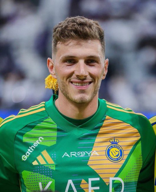 عاااااااااااااااااااااااااااااااااااجل 🚨🚨🚨🚨🚨🚨 

الميدان الرياضي 🚨 

النصر في طريقه للاستغناء عن الحارس البرازيلي بينتو لتراجع مستواه وكثرة أخطائه...