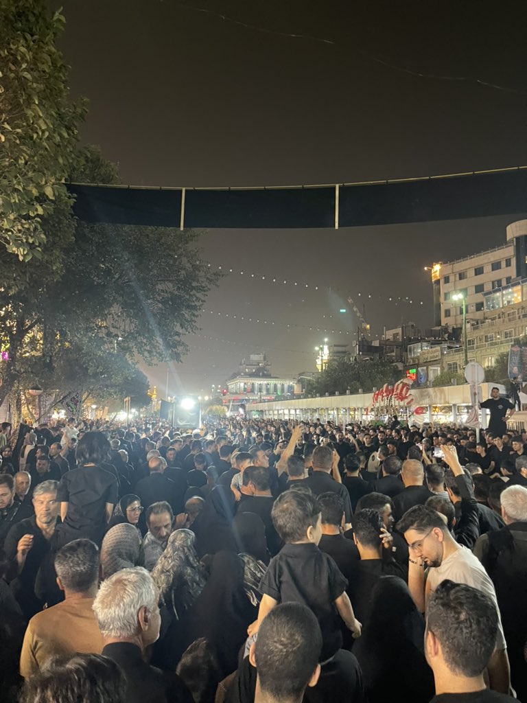 مردم از دین زده شدن؟!:))
تا چندکیلومتری حرم امام رضا جای سوزن انداختن نیست