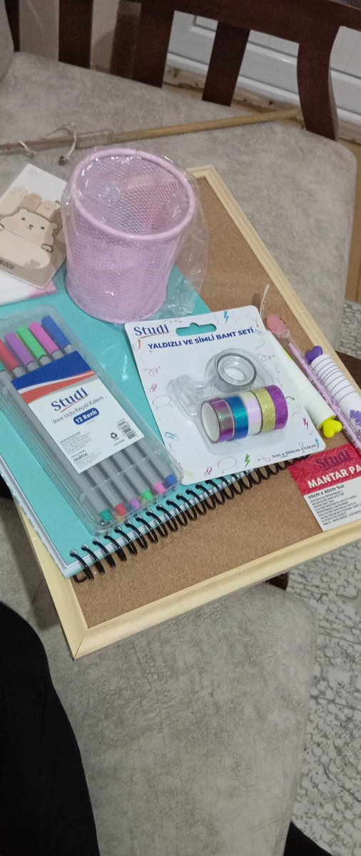 Kaç yaşına gelirsem geleyim asla vazgeçemeyeceğim o bim kırtasiye alışverişi &gt;&gt;&gt;