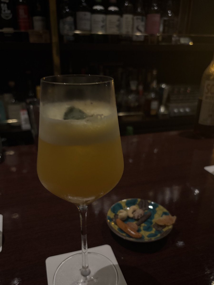 今日はノンアルコールですがBARで過ごしてきました☺️(同伴者はお酒飲んでます)
久々のBARでまったりとした時間、最高でした！フレッシュフルーツモクテルやスパイスをわざわざ抽出して作るモクテル…やっぱりアルコールは欲しいですが雰囲気だけでも✨
お酒解禁できる日が待ち遠しいです…