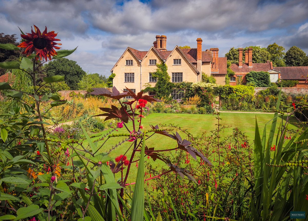 Packwood House, Warwickshire. Such a stunning place to visit.