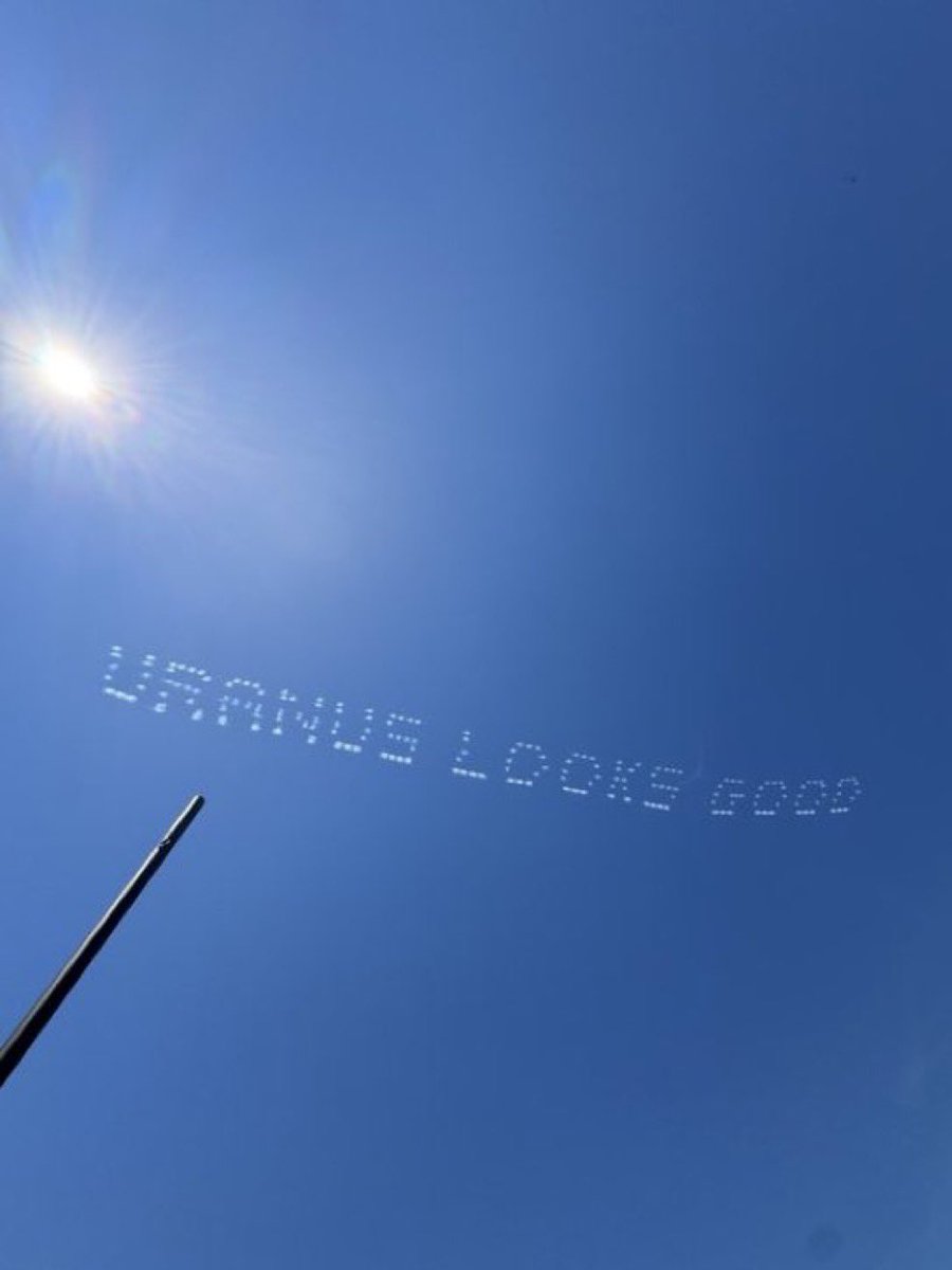 SpaceXでのスカイライティング・スタント：URANUS LOOKS GOOD