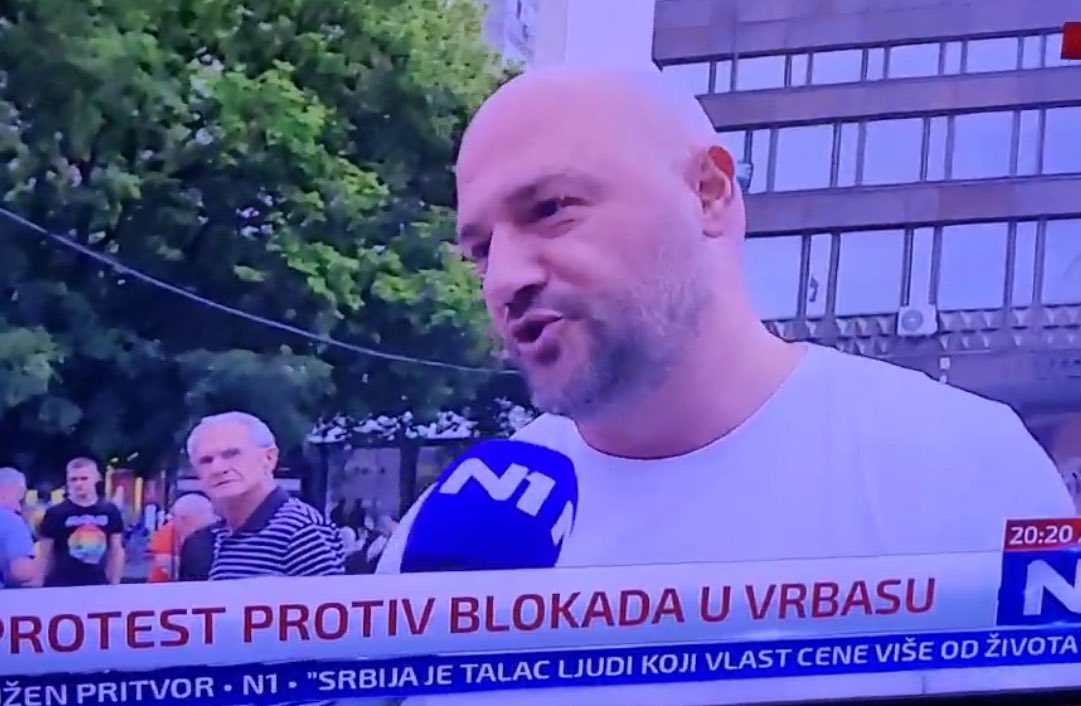 Batinaš i koordinator SNS iz Rakovice, Dejan Paunović, u Vrbasu glumi pitomog meštanina koji je za ljubav❤️
Dejan želi da uci!