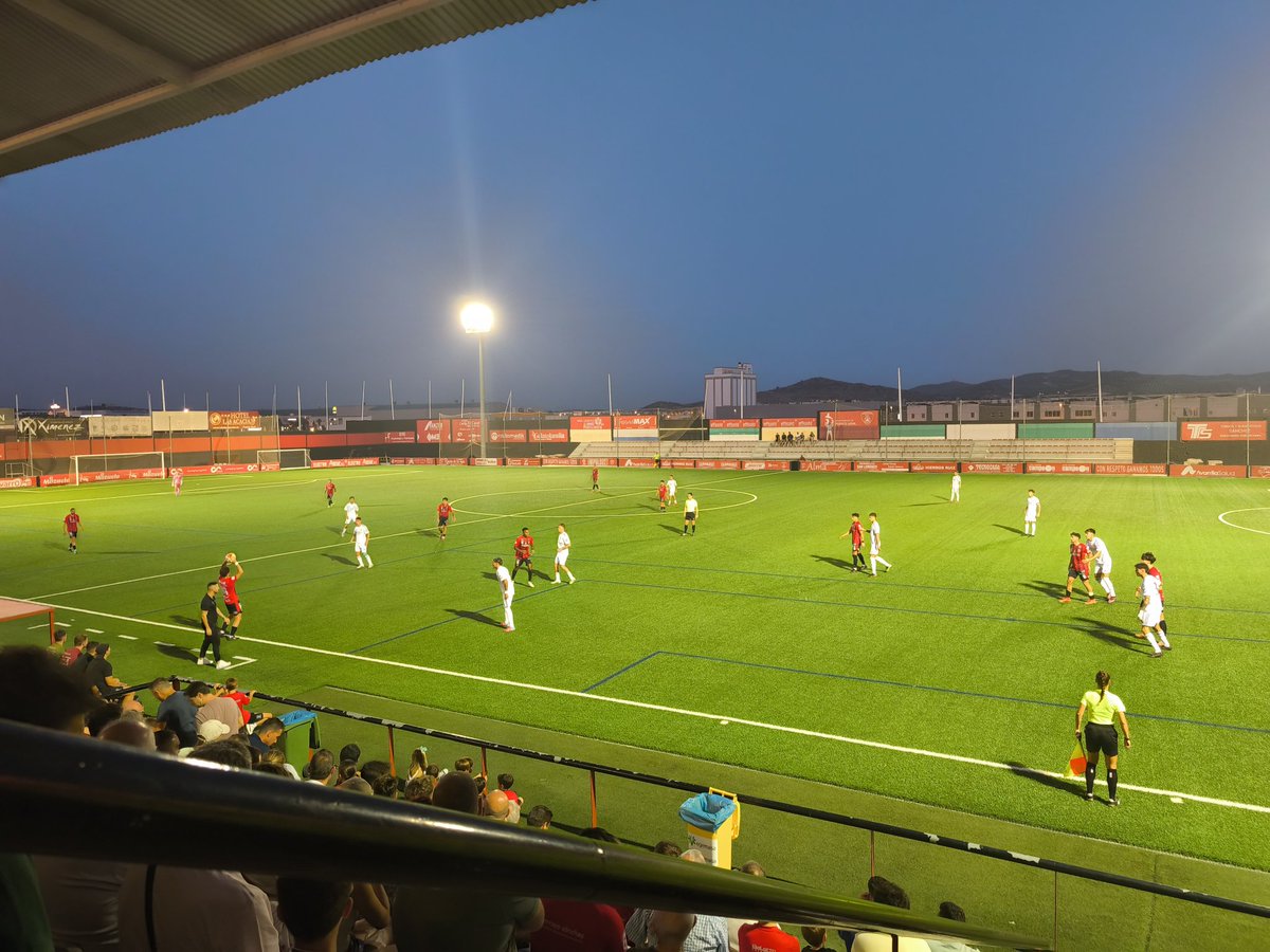 Noche de fútb⚽l en 
Puente Genil📝!! 
#Pretemporada
🔴⚫@SarlemPG
⚪⚪<a href="/lafabricacrm/">Cantera Real Madrid</a>
📅 Sabado 23 agosto 
⏰ 21:00 
🏟️ Estadio Manuel Polinario