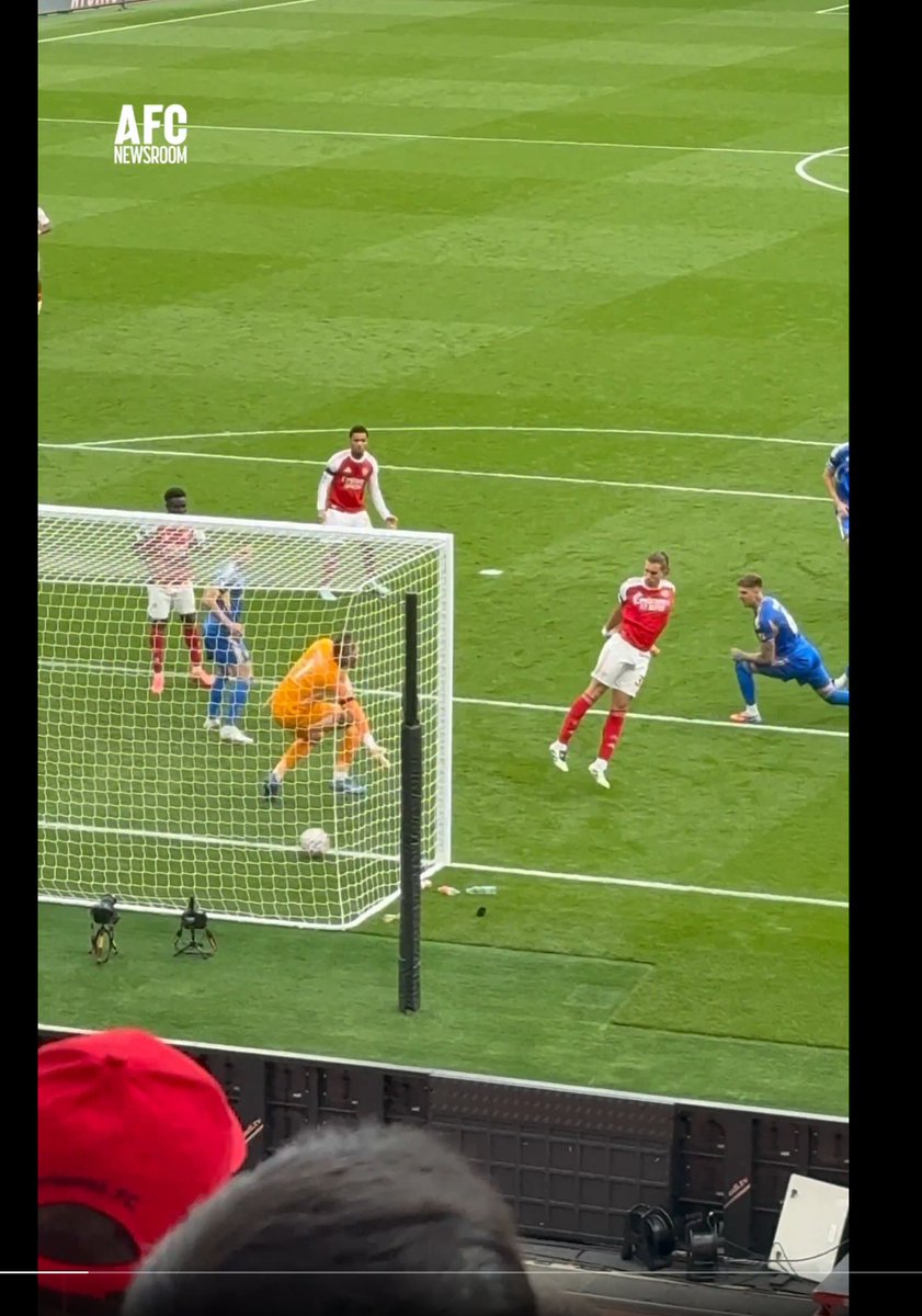 That's Calafiori after passing over the backline to Gyokeres, nearly getting in the way of his shot, charging the 6 yd box.
<a href="/YankeeGunner/">YankeeGunner</a>
