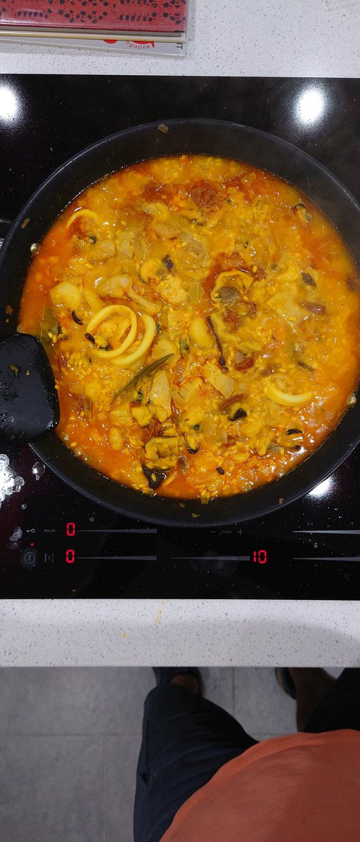 Seafood chicken and chorizo paella now to add the guest vegetable. Peas