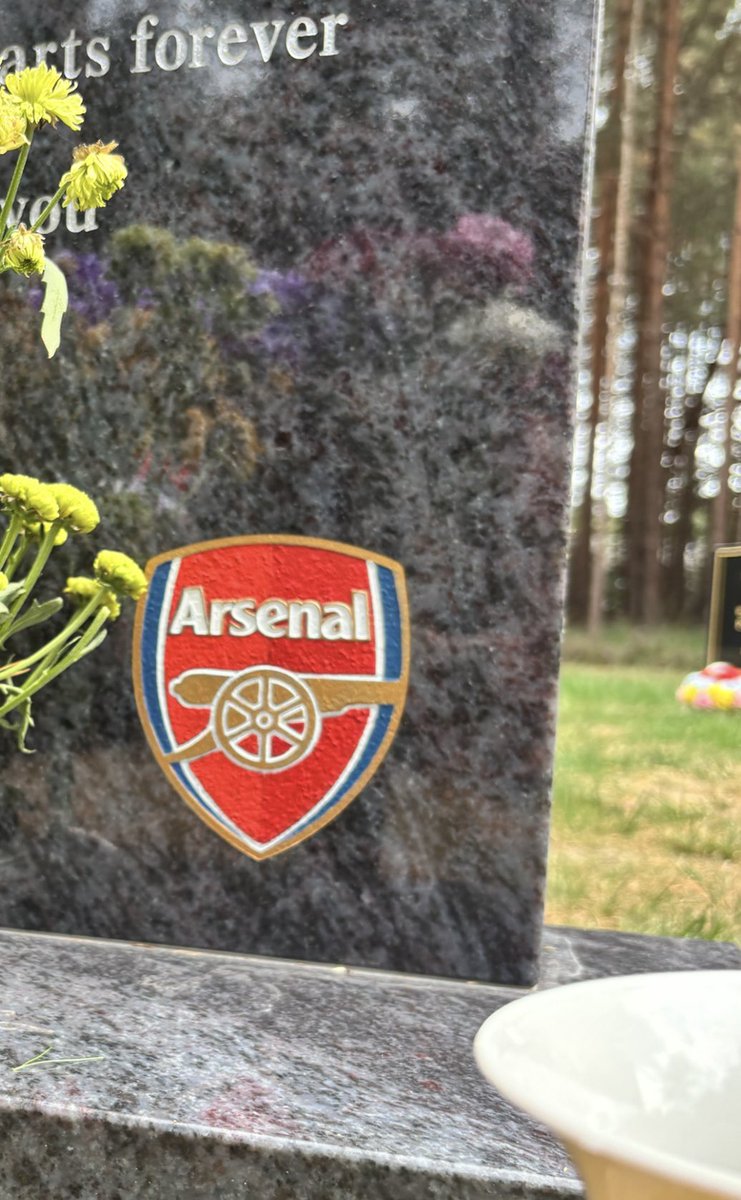 My darling Mumma’s birthday today. 
A tough day 😢 I miss her so much but glad Arsenal won for her ❤️🤍