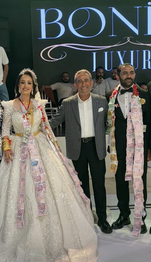 Değerli kardeşim ve Bornova Belediye Meclis Üyemiz Adem Kasacı ve eşi İrem hanımın düğün merasimine katılım sağladım. Değerli çiftimize bir ömür boyu mutluluklar ve iki cihan saadeti dilerim. Hayırlı, mübarek olsun.