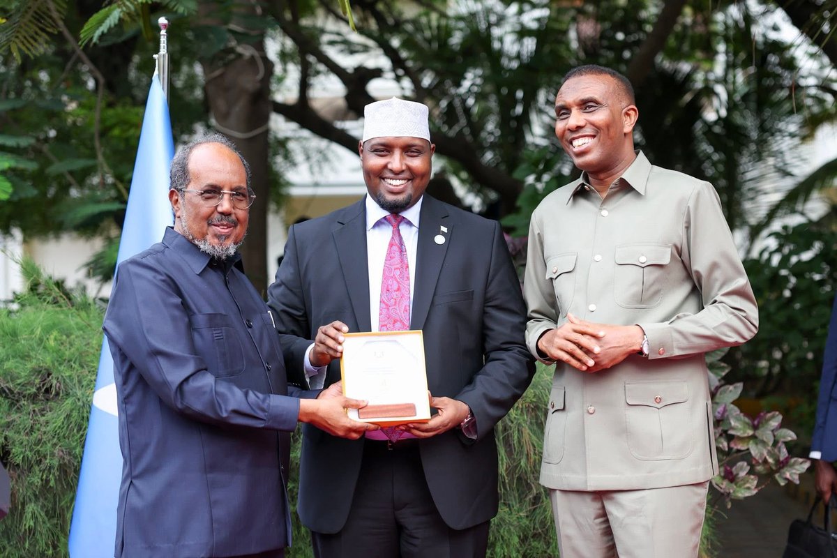 HonBeenebeene's tweet photo. I sincerely thank the President of the Federal Republic of Somalia, H.E. Dr. Hassan Sheikh Mohamud, and the Prime Minister, H.E. Hamza Abdi Barre, for awarding the Ministry of Planning, Investment and Economic Development in recognition of its leadership in advancing Somalia’s national development goals.

This award is a shared achievement — a result of strong leadership, teamwork, and the unwavering commitment of all ministry staff and partners. Our unity and collaboration continue to drive Somalia’s development agenda forward.
