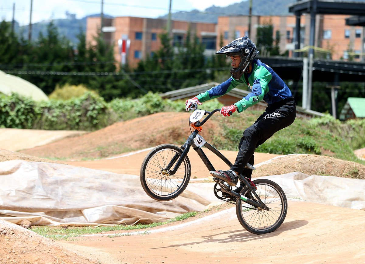 Con orgullo, energía y el sueño intacto, 421 deportistas representan a Medellín en la Final Departamental de los Juegos Intercolegiados. En la categoría prejuvenil y en 20 disciplinas deportivas, nuestros jóvenes lo dejan todo para defender la camiseta y luchar por el título 💚