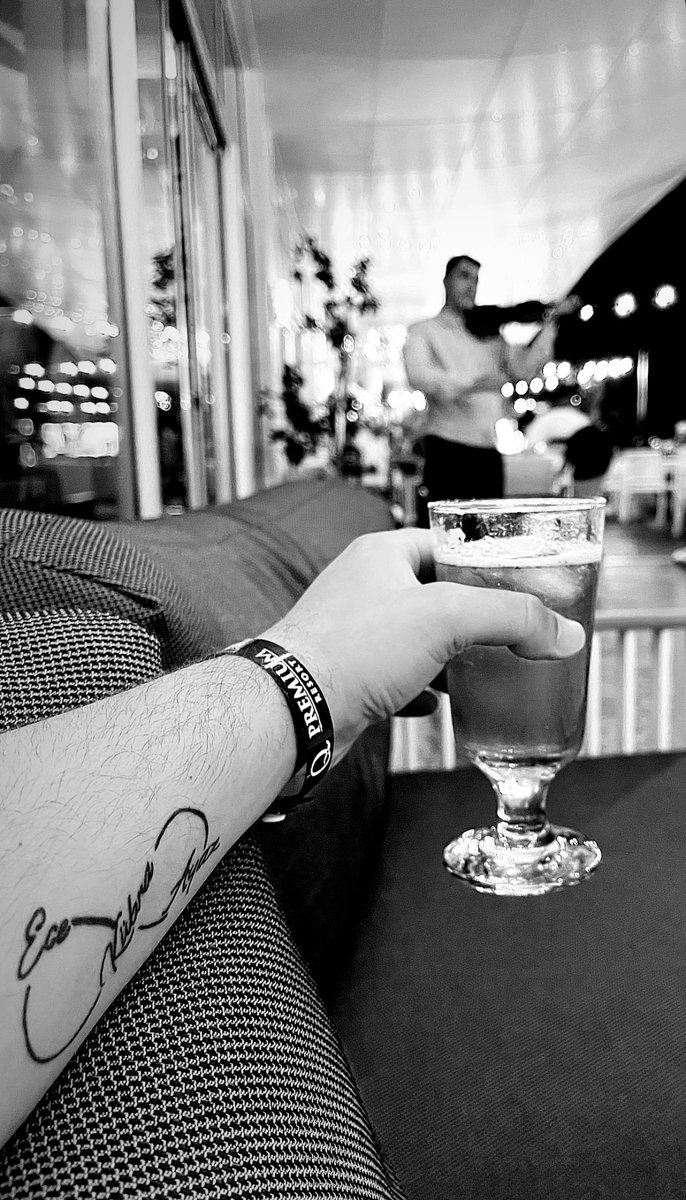 Bir kadeh mutluluğa, bir ömür sana…
İyi ki doğdun sevgilim, iyi ki hayatımın en özel yerindesin. <a href="/kubrasahiiiin/">Kübra Şahin</a>