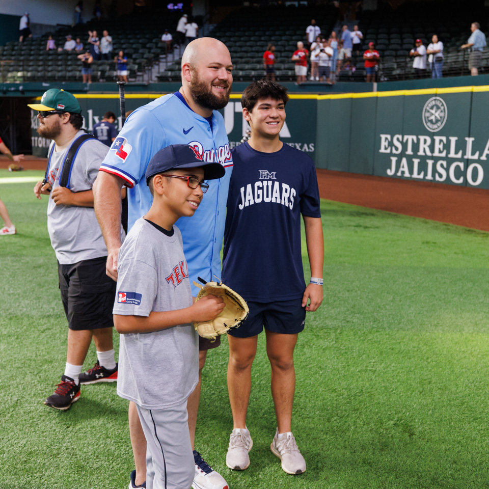 Today, we hosted a Miracle League Fantasy Camp for athletes at Globe Life Field! Four Miracle League locations participated in a skills clinic with help from Hoby Milner, Joc Pederson and Jake Burger, along with Texas Rangers alumni Mike Adams, Steve Buechele, Jose Guzman, Mark
