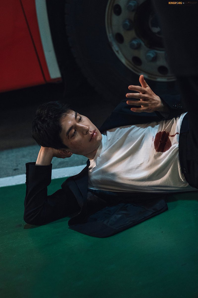 ryusooyeoI's tweet image. just got stabbed and came out alive #lightwork