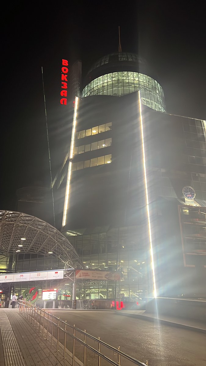 А ехал то в аэропорт))