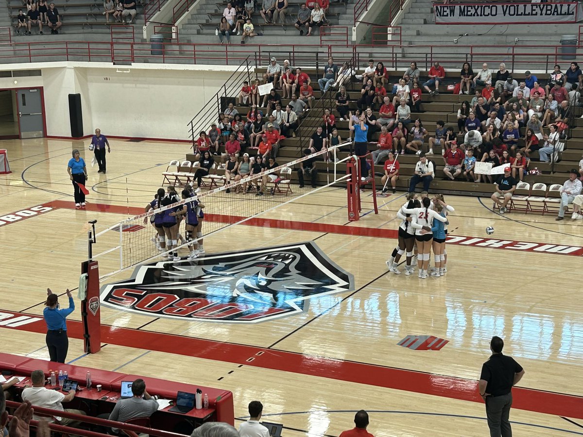 Cowgirls and Lobos mixing it up today #Volleyball #MountUp