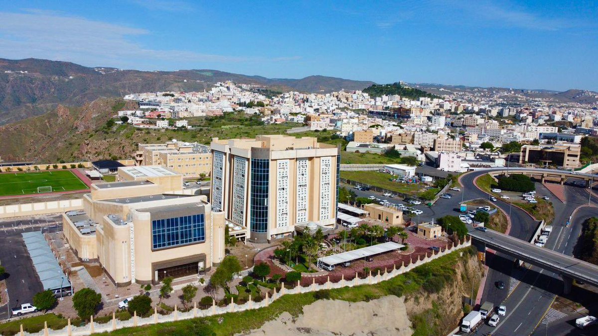 بناءً على تقارير المركز الوطني للأرصاد حول استمرار الحالة المطرية في النطاق الأحمر حتى الساعة الثانية فجراً وتجددها عند الساعة الحادية عشرة صباحاً، وحرصاً على سلامة الجميع..
تقرر تحويل الدراسة في جميع المدارس الواقعة ضمن حدود النطاق الأحمر إلى الدراسة عن بُعد عبر منصة مدرستي ليوم