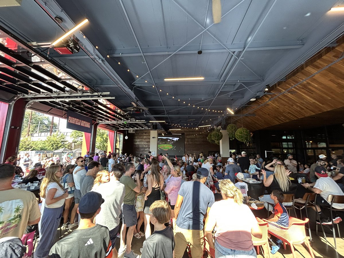 EricsonSports's tweet image. Little League watch party in Fairfield is absolutely packed #llws