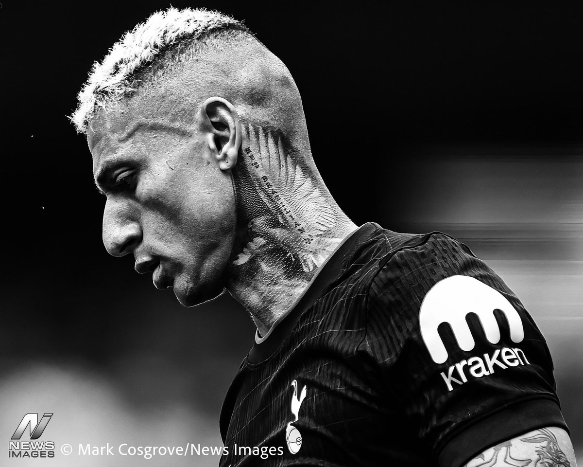 🔥 Check out Richarlison’s epic neck tattoo during today’s epic Manchester City vs Tottenham Hotspur clash at Etihad Stadium! 🇬🇧⚽ #PremierLeague action at its finest! 📸: Mark Cosgrove/News Images. Tag your friends who love Spurs drama! 👇 Drop a 🔥 if you’re a fan, and follow