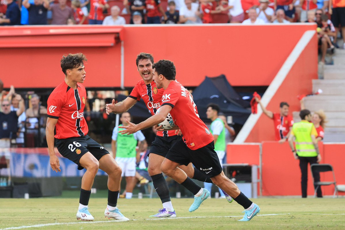 Una vegada més es demostra que junts ens ho deixarem tot fins al final. 

Molt feliç per tu, menut ❤️🖤