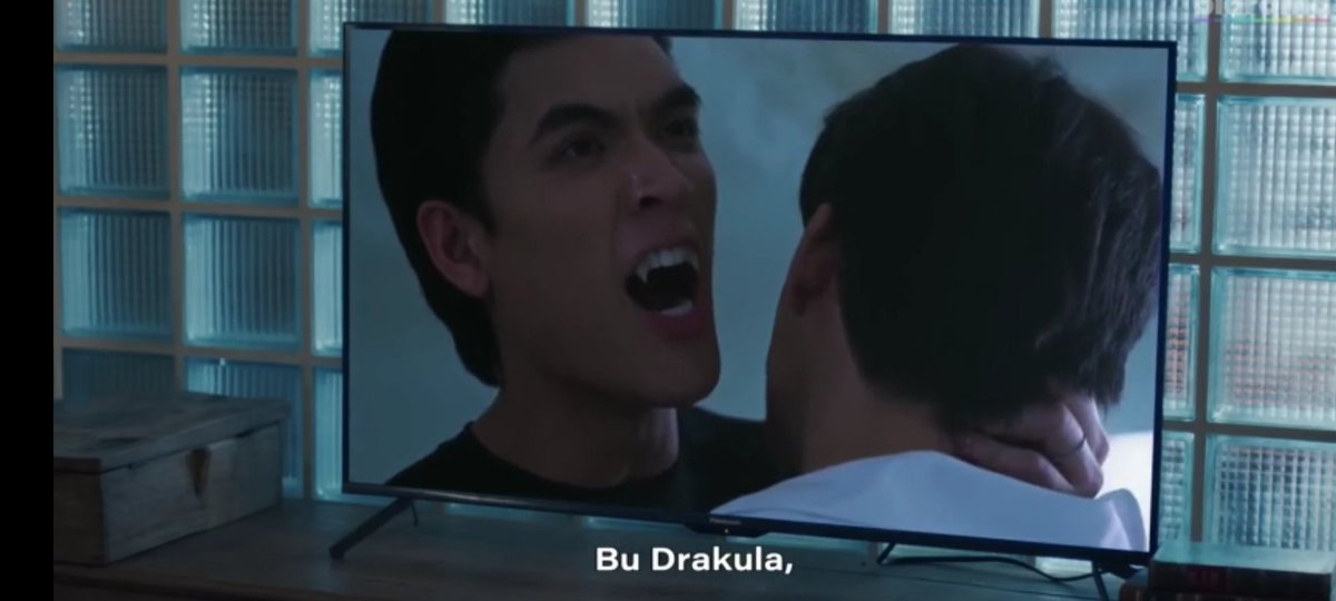 Normal bı vampire in nasıl olması gerektiğini gösteriyor jossgawin dizisiyle bı de 
#RevampSeriesEP1