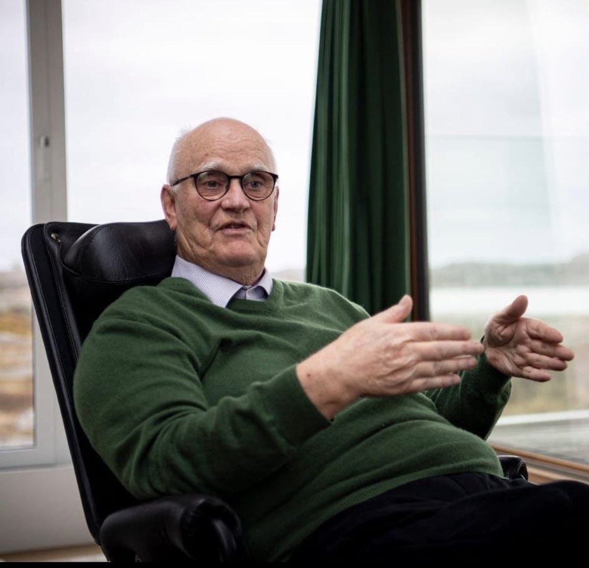 İsveçli milyarder işadamı Roger Akelius:

"İsrailliler Tanrı'nın seçilmiş halkı gibi değil, şeytanın uşakları gibi davranıyorlar" 

Yahu bunu söyleyen kaç Müslüman var!!!
#gazze #filistin