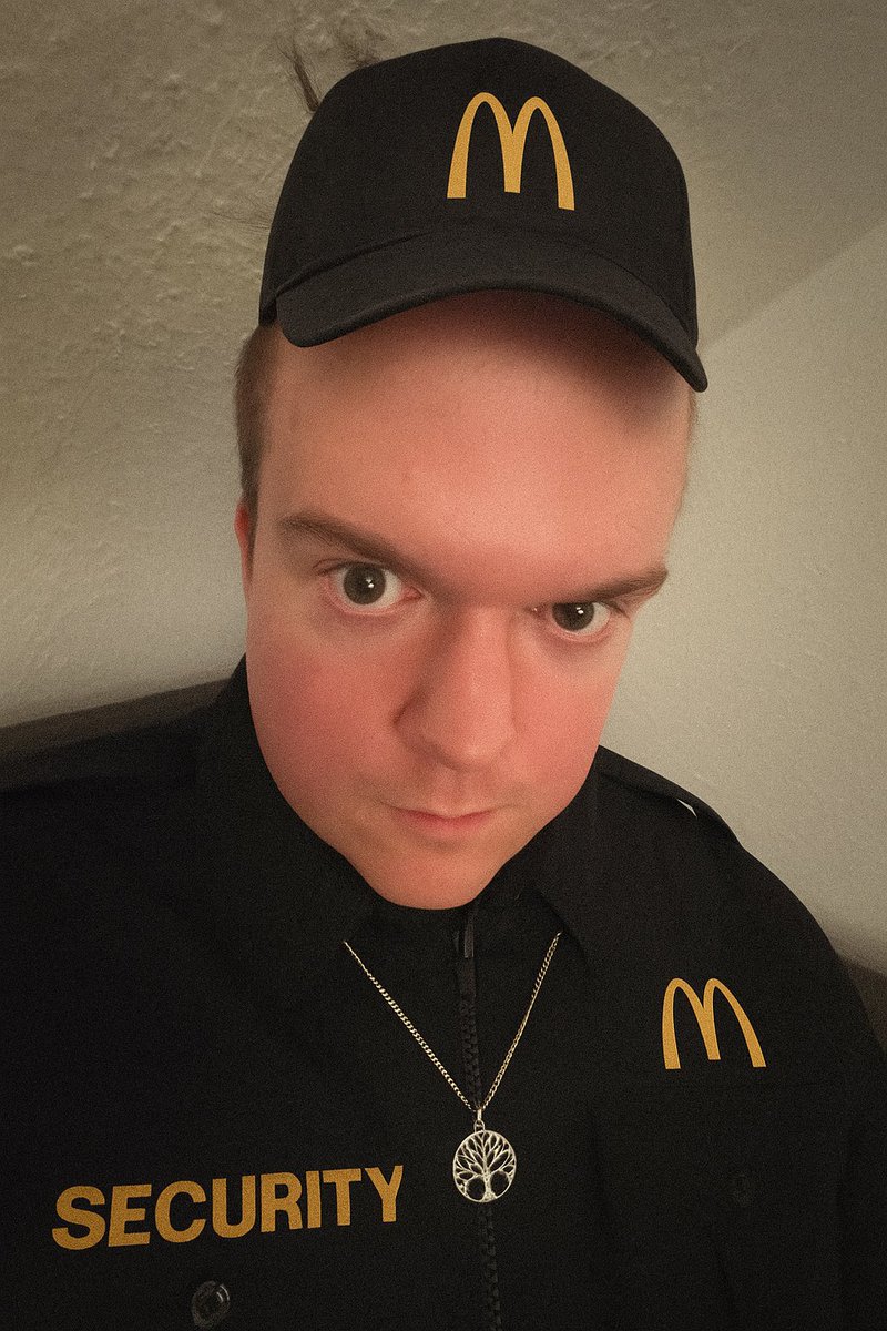 Toni hat mir einfach Selfie von seinem neuen Job geschickt <a href="/SpexyyyCS2/">Spexy | Toni</a>