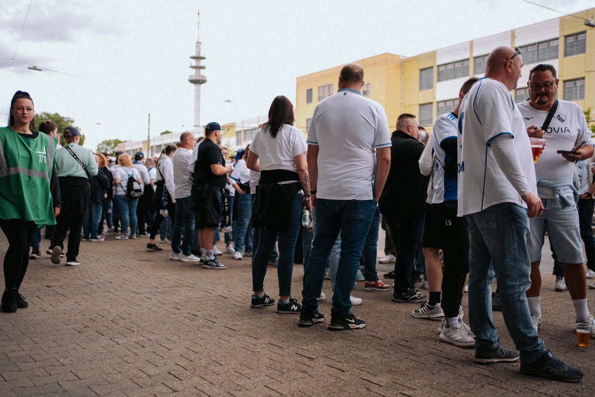 VfLBochum1848EN's tweet photo. Plenty of fans were at the Vonovia Ruhrstadion for the #VfLU21 game against BVB II. Sadly it ended in defeat for Heiko #Butscher's men, but those in attendance are now heading up the road to Gelsenkirchen! 

Of course, the dress code is observed! ⚪️

#meinVfL #S04BOC https://t.co/Ohatd4pITM