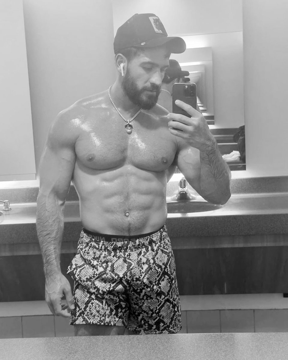 ofgymalpha's tweet image. &amp;amp; — sweaty and ripped.