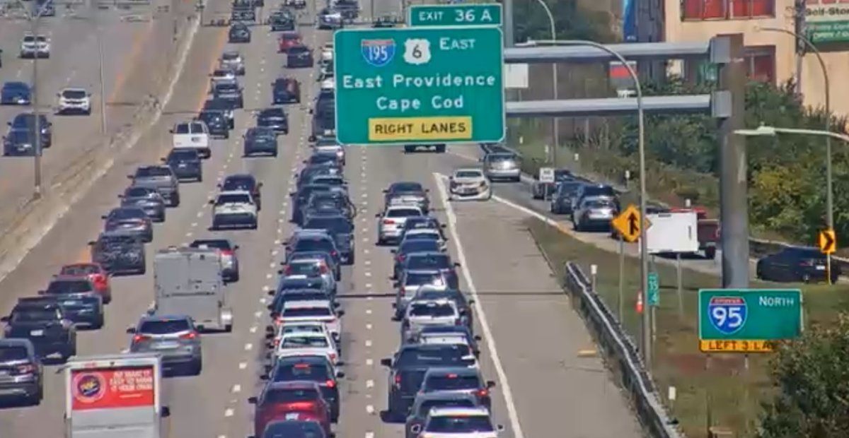 RIBNS's tweet image. Providence RI, Interstate 95 N/B iao Exit 36 A - Right lane &amp;amp; BDL taken due to accident / PF/FD being dispatched. #MOVEOVER PLEASE REDUCE SPEED AND MOVE OVER!