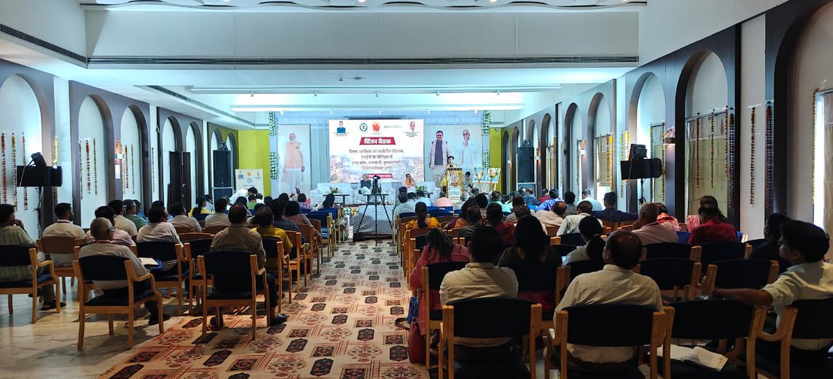 madandilawar's tweet image. शिक्षा विभाग, राजस्थान सरकार द्वारा शिक्षा में शैक्षिक एवं भौतिक गुणवत्ता सुधार हेतु कुंभलगढ़ में दिनांक 22-23 अगस्त, 2025 को “चिंतन बैठक&quot; आयोजित की गई। 

शिक्षा में भारतीय ज्ञान परंपरा को शामिल किए जाने के साथ-साथ उसे गुणवत्तापूर्ण,  रोजगारपरक बनाने के साथ मानवीय, नैतिक व…