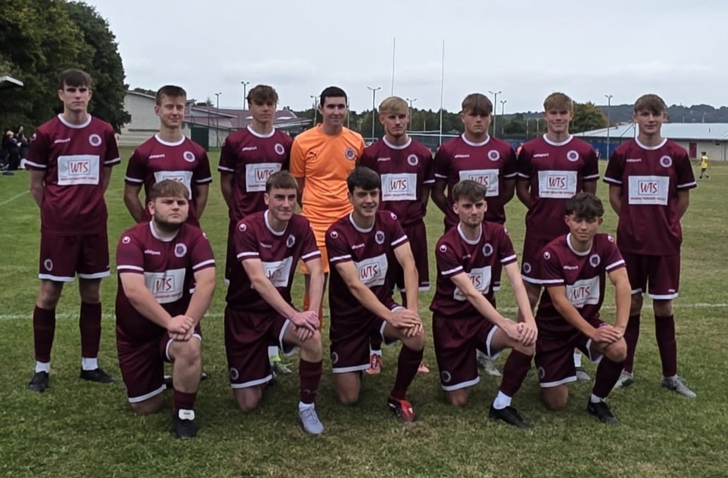 Honours even this afternoon v St Cadoc's.  Hail the Gallant!🌹⚽️