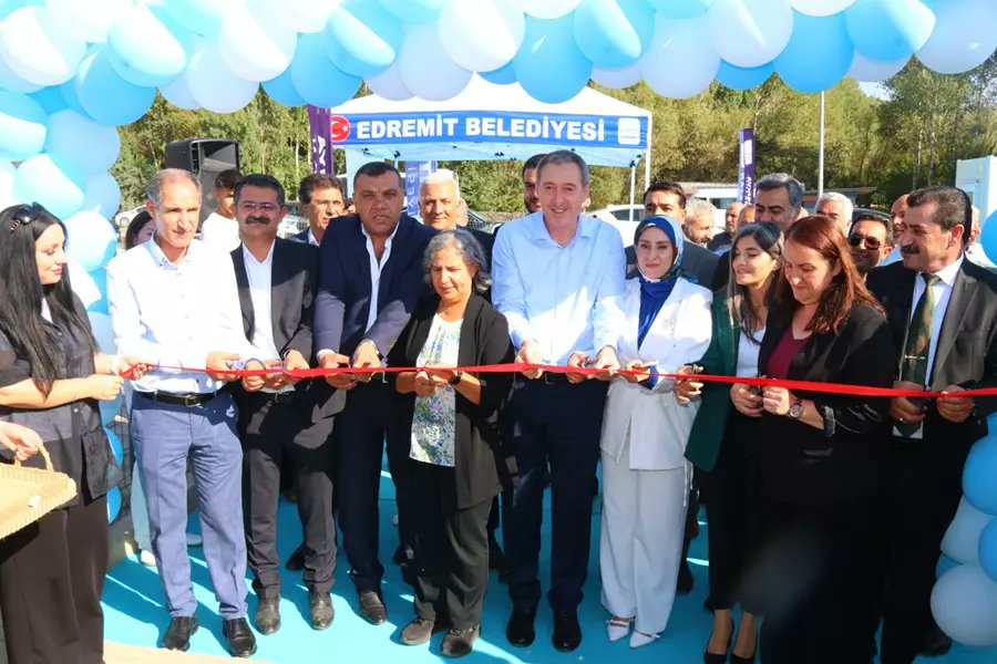 Edremit Mesire Alanını düzenlenen törenle halkın hizmetine açıldı
gazetevan.com/haber/edremit/…
<a href="/DEMPartiWan/">DEM PARTİ WAN</a> <a href="/tuncerbakirhan/">Tuncer BAKIRHAN</a> <a href="/TulayHatim/">Tülay Hatimoğulları</a> <a href="/VDilekci/">Veysi Dilekçi</a> <a href="/GultanKisanak/">Gültan Kışanak</a> <a href="/RabiaBasakKoc/">Rabia Başak Koç</a> <a href="/cemilkomi/">CEMİL KOMİ</a> 
#van #vanhaber