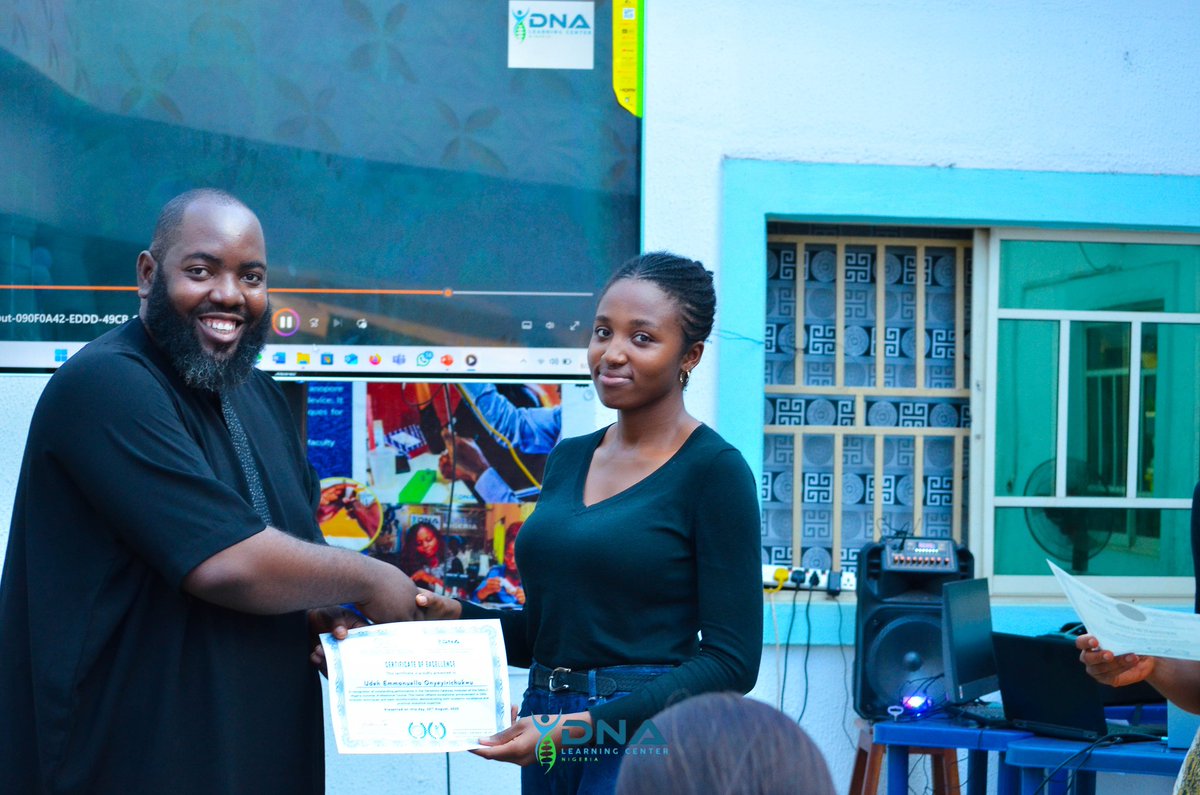 DNALCNigeria's tweet image. Check out these STUNNING snaps capturing the joy, passion, and triumph of our emerging change makers!  

The future of science in Nigeria and Africa is BRIGHTER than ever!  

#DNALCNigeria #SummerCourse2025