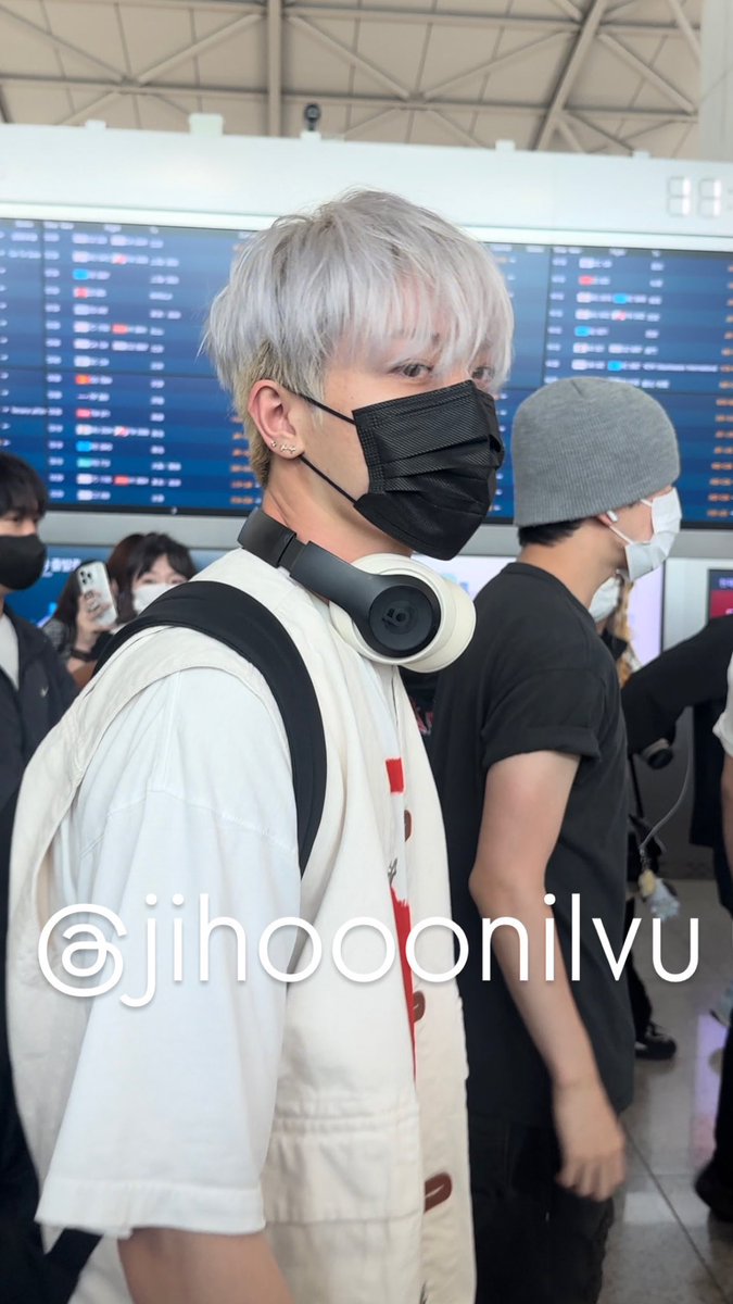 아니 소정환
뒷목 빨간 거 타서 그런 거 맞다는데? ㅋㅋㅋㅋㅋㅋㅋ 하