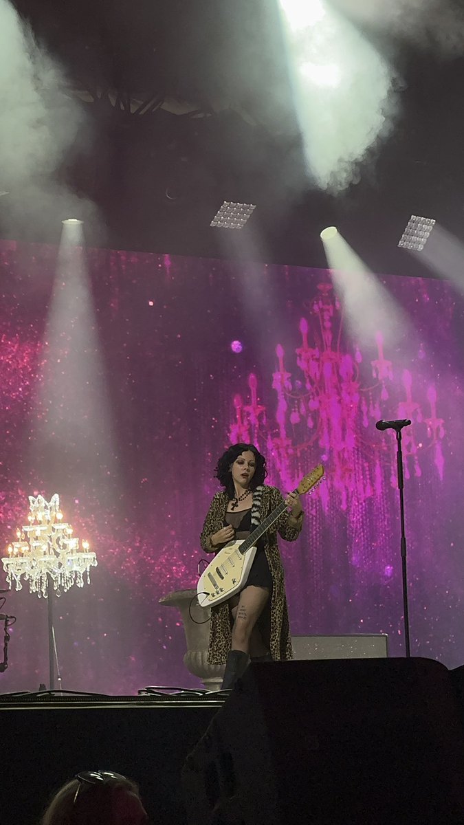 pale waves reading is NOWWWW