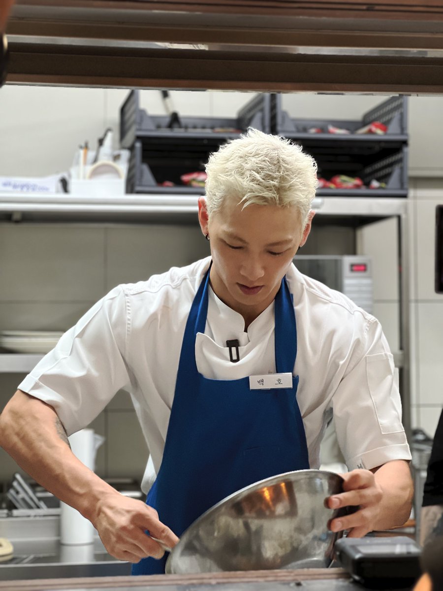 절대로 팔을 쳐다봐서는안돼