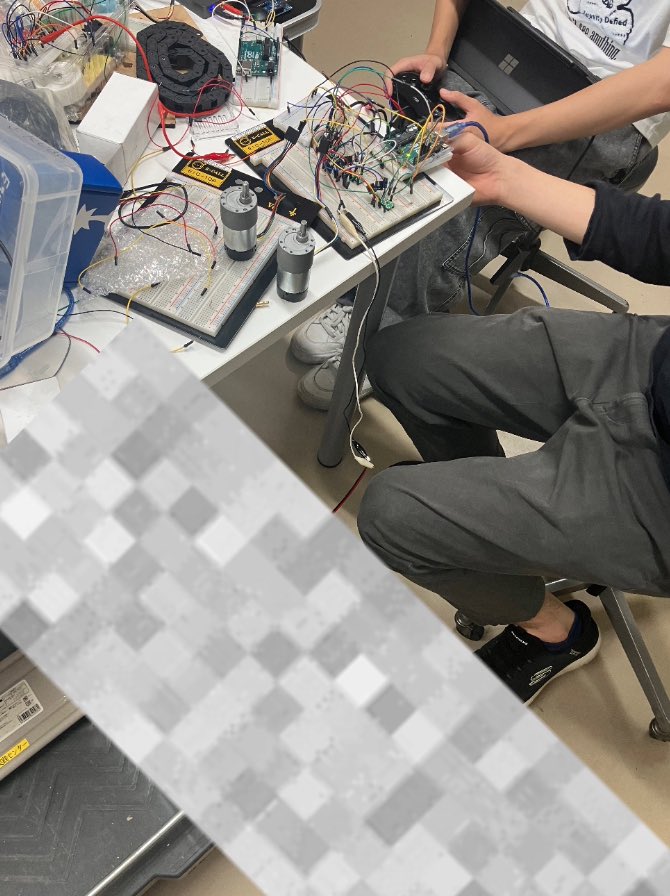 T_Robot_Labo's tweet image. キャチロボで使うモータのコントローラー制御ができました！
次は基盤に落としていく作業です