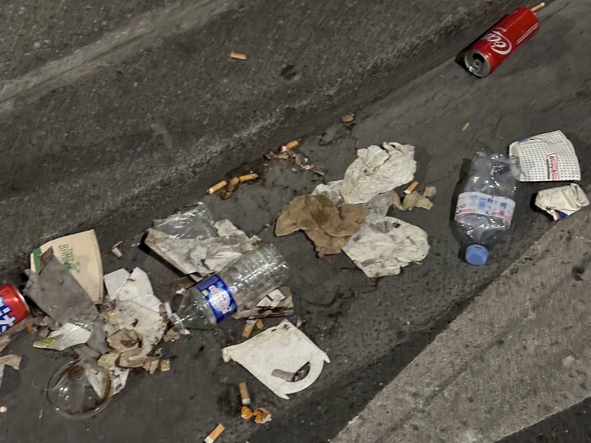 🚨‼️Paris Saint Honoré . Témoignage reçu : « Je vis dans le quartier depuis plusieurs années et la situation empire d’année en année. Les trottoirs et les rues sont jonchés de déchets (…) On paie nos impôts, mais en retour .… » .
Qu’attendre pour agir ? #CollectifRivoli