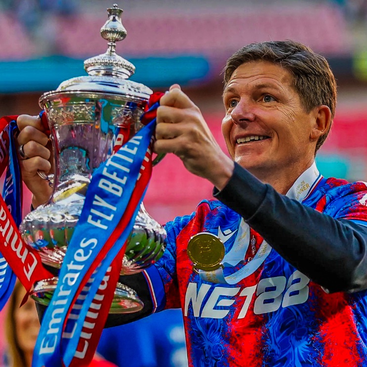 eurofootcom's tweet photo. 🇦🇹🏆 Oliver Glasner: the manager who delivered Crystal Palace's FIRST ever trophy! 

Happy birthday to him. 🧠✨ https://t.co/zx4mWQBYU2
