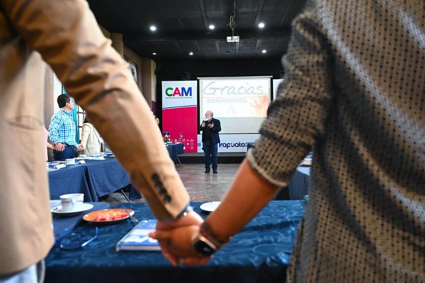 En DIF Irapuato seguimos fortaleciendo la atención ciudadana para que cada trámite sea más ágil y accesible. ✨
Estuvimos en una capacitación con el serviciólogo latinoamericano Miguel Uribe, reforzando su compromiso de brindar un servicio con calidad y eficiencia para todos. 💛