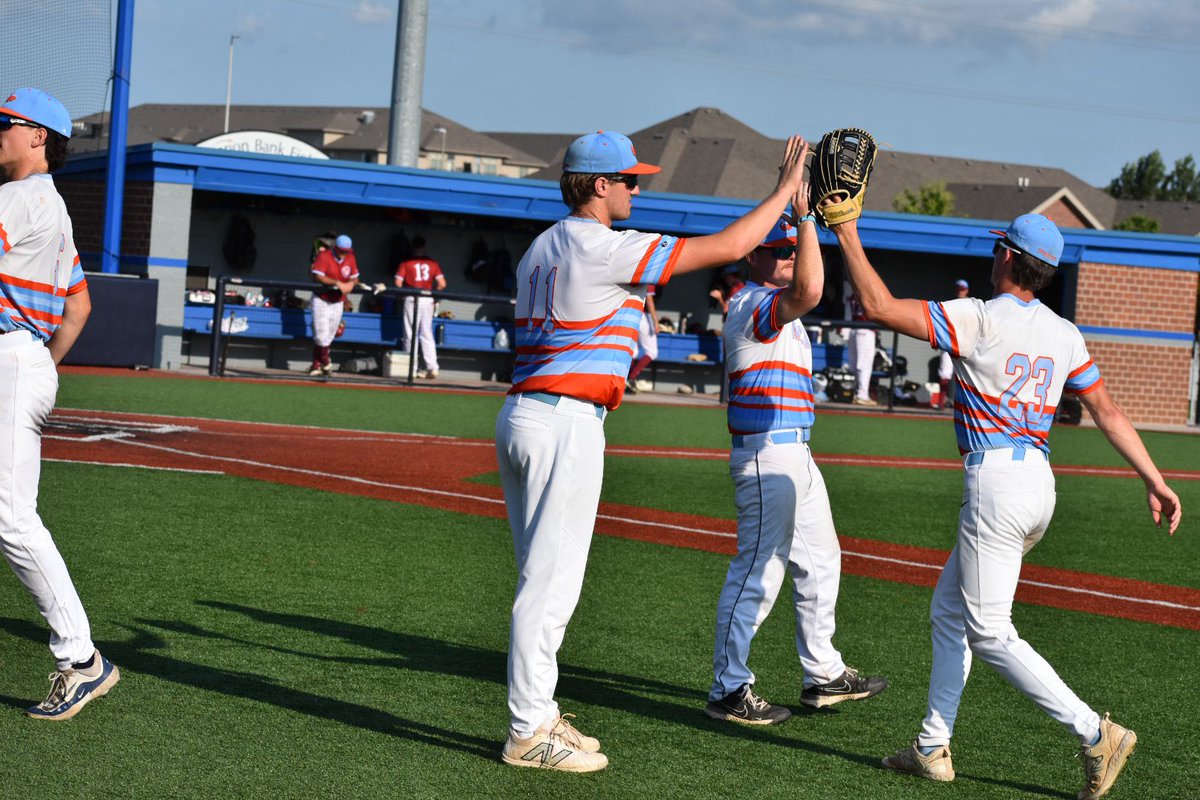 MUDCAT NATION, GET ON YOUR FEET — IT’S GAMEDAY! 

The Kitties are suiting up and ready for battle as we take on Air Freight at 4pm in Gaylord! 

Time to throw on the war paint, and bring the noise all day long!

#KittyUp🐟
#DidSomeoneSayPlayoffs😤
#DoitforToby🧡💙