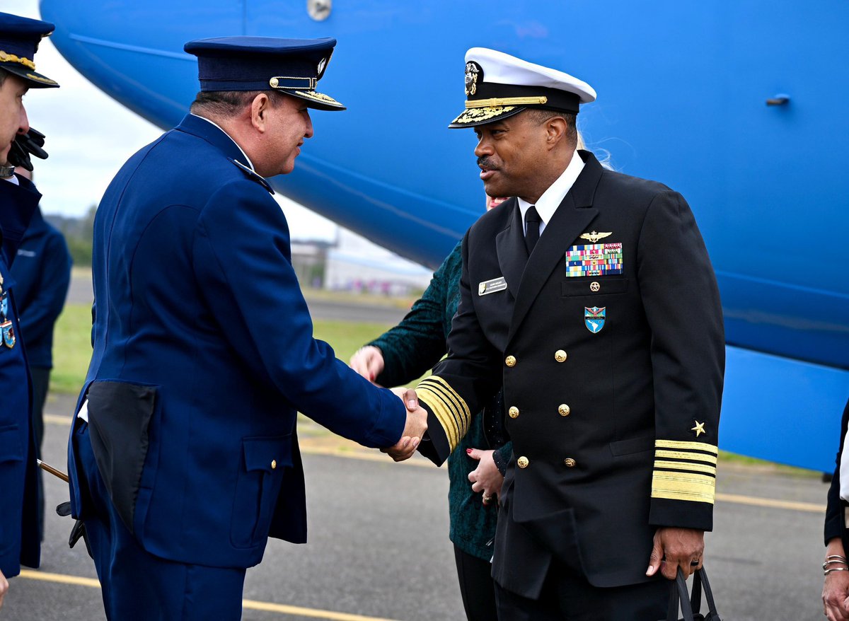 daopz's tweet image. 🚨 El Comandante de #SOUTHCOM, Almirante Alvin Holsey, está en #Paraguay para reunirse con líderes y discutir la cooperación en defensa y fortalecer la longstanding asociación entre EE. UU. y Paraguay. Paraguay es un socio de defensa firme y un contribuyente clave para la…