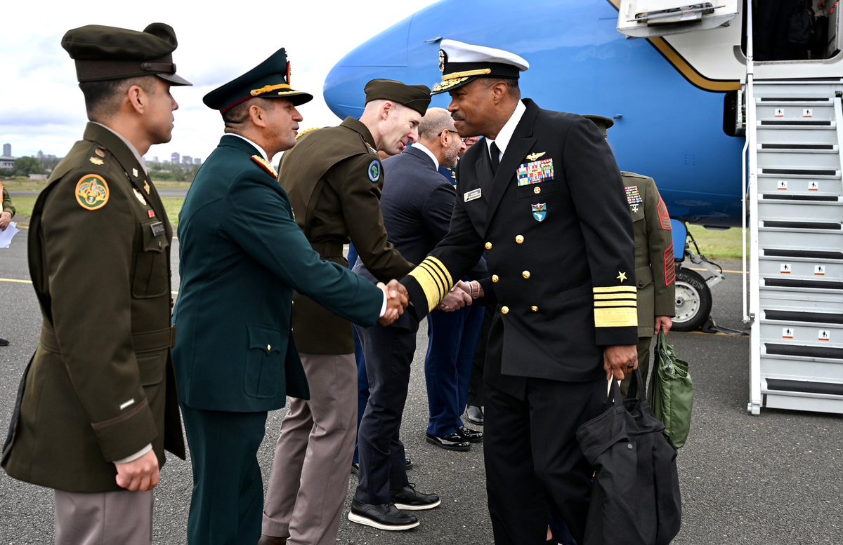 daopz's tweet image. 🚨 El Comandante de #SOUTHCOM, Almirante Alvin Holsey, está en #Paraguay para reunirse con líderes y discutir la cooperación en defensa y fortalecer la longstanding asociación entre EE. UU. y Paraguay. Paraguay es un socio de defensa firme y un contribuyente clave para la…